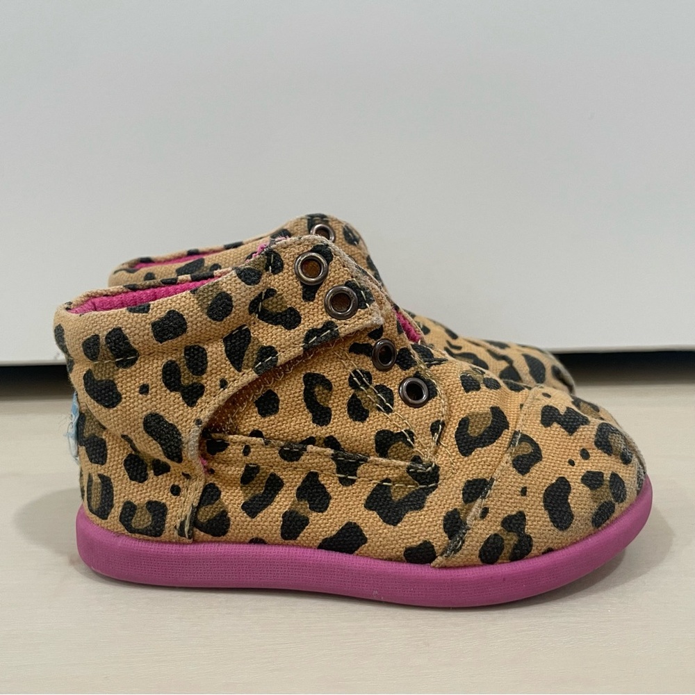Toms Tiny Toddler Leopard Print Canvas Boots w/ Pink Details Size Toddler 6 - Picture 1 of 13